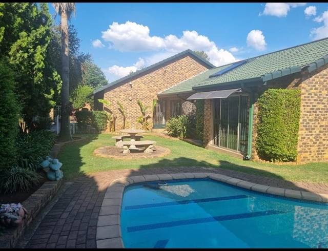 4 BEDROOM HOUSE FOR SALE IN VAALPARK
